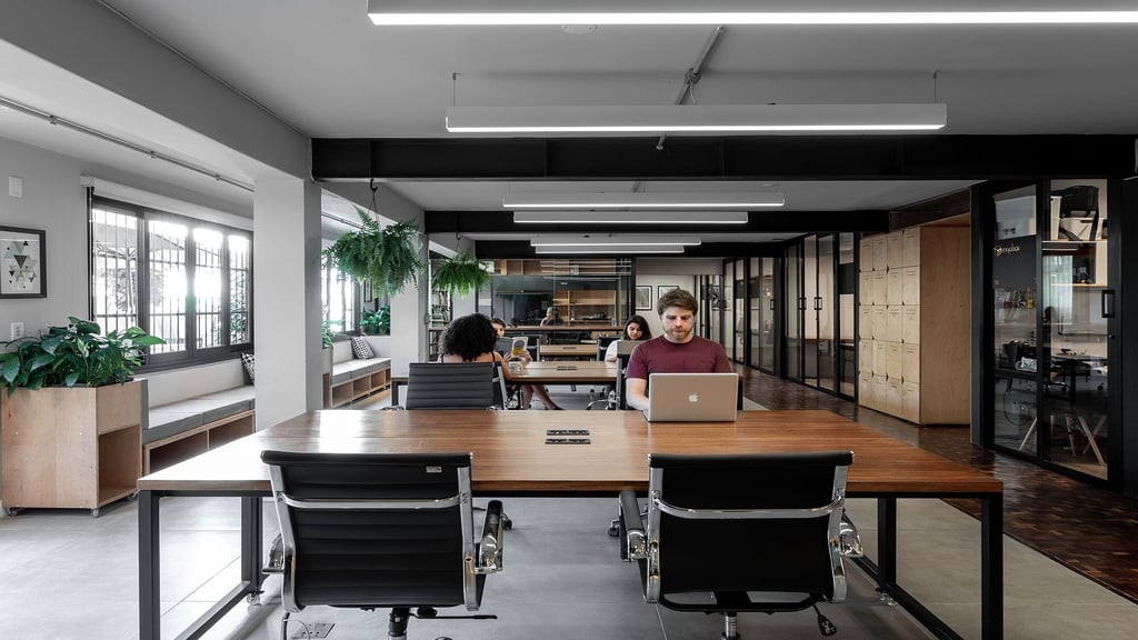 Espaço de coworking Coletivo Workspace em Porto Alegre