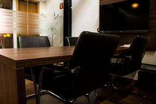 A proposta do coworking é sustentável porque reduz os custos operacionais de negócios.