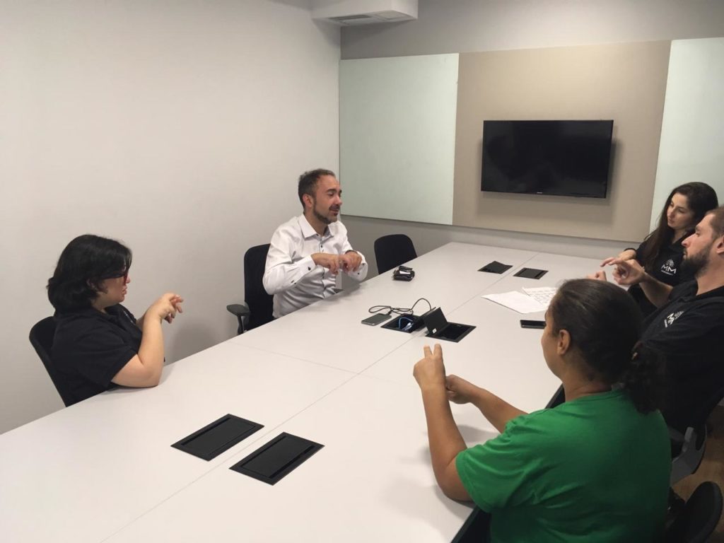 Coworking com atendimento em Libras