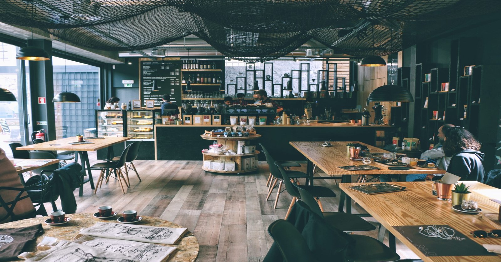 Cafés para trabalhar: uma alternativa ao home office