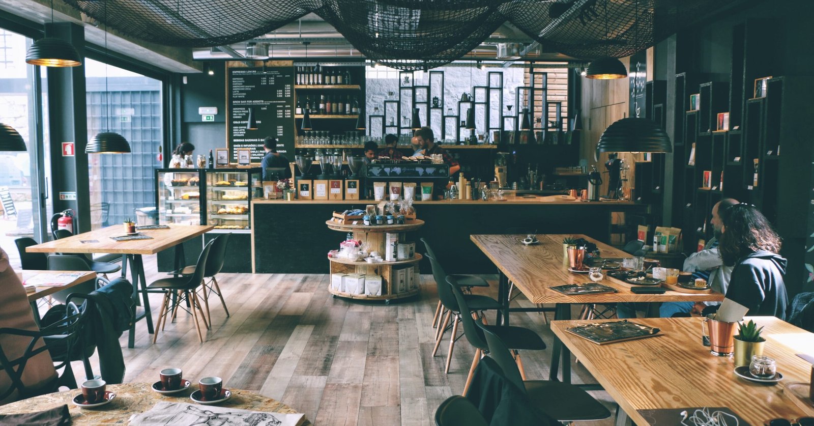Cafés para trabalhar: uma alternativa ao home office