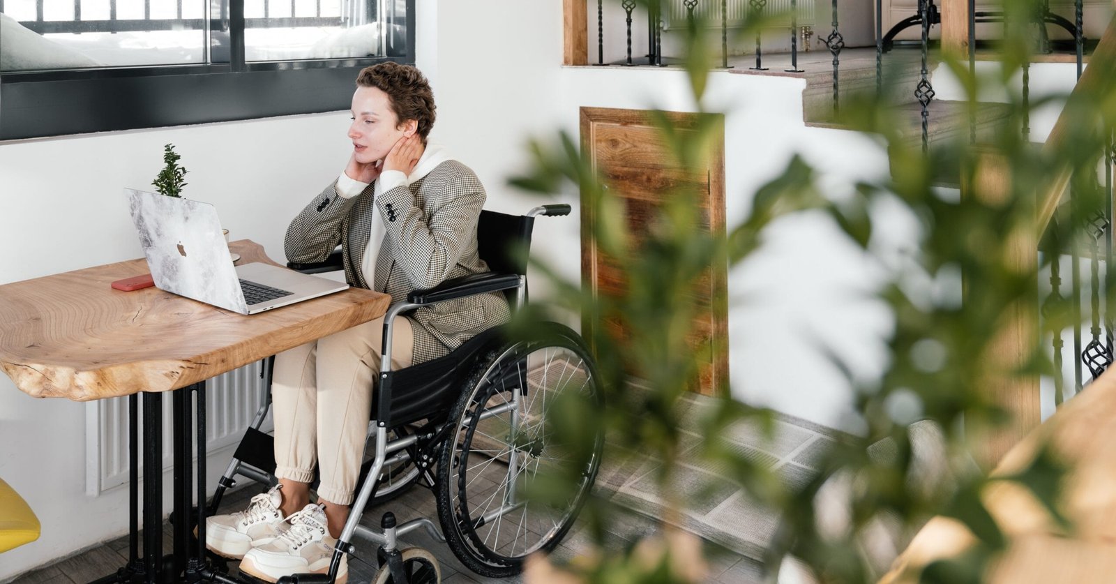 Mais acessibilidade para seus coworkers com necessidades especiais